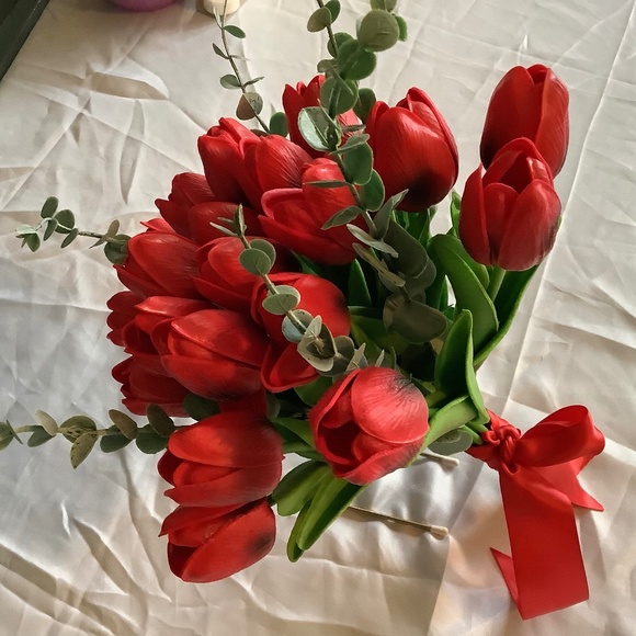 20 stem tulip bridal bouquet…you choose color - Picture 1 of 6